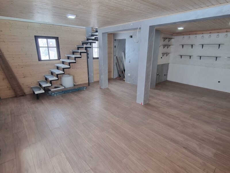 Zlatibor, drvena kuca sa bazenom na prodaju 96 m2 na placu od 5,5 ari