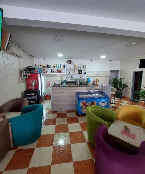 Potrebne radnice, Caffe Enigma
