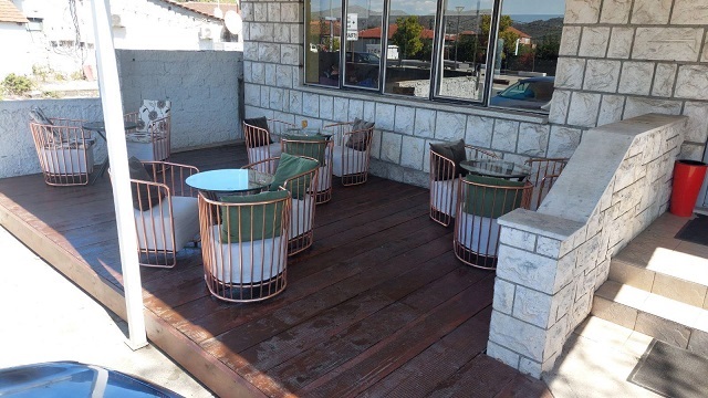 Potrebne radnice, Caffe Enigma