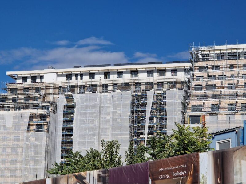 Prodaje se dvosoban lux stan od 46 kvm na Banovom Brdu, ul. Endija Vorhola